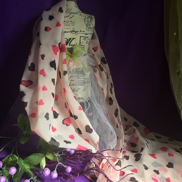 EXTRA LARGE Lovely Pink Wrap / Scarf with Hearts - Picture 2 of 5